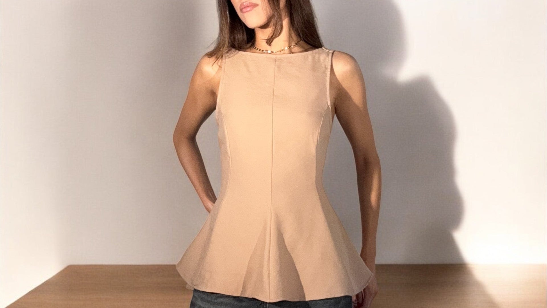 Blusa con Detalle de Lazo en la Espalda - Estilo Elegante y Cómodo