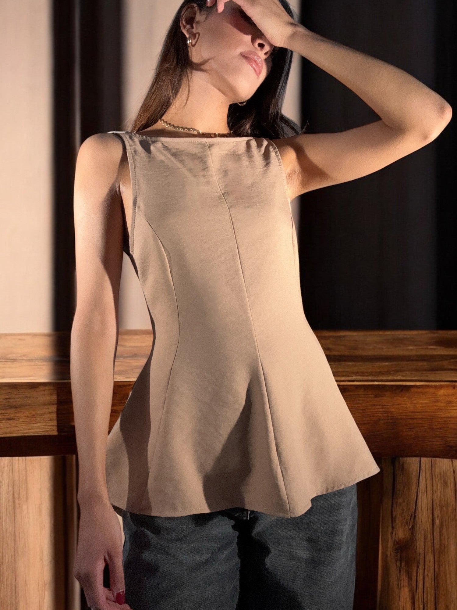 Blusa con Detalle de Lazo en la Espalda - Estilo Elegante y Cómodo