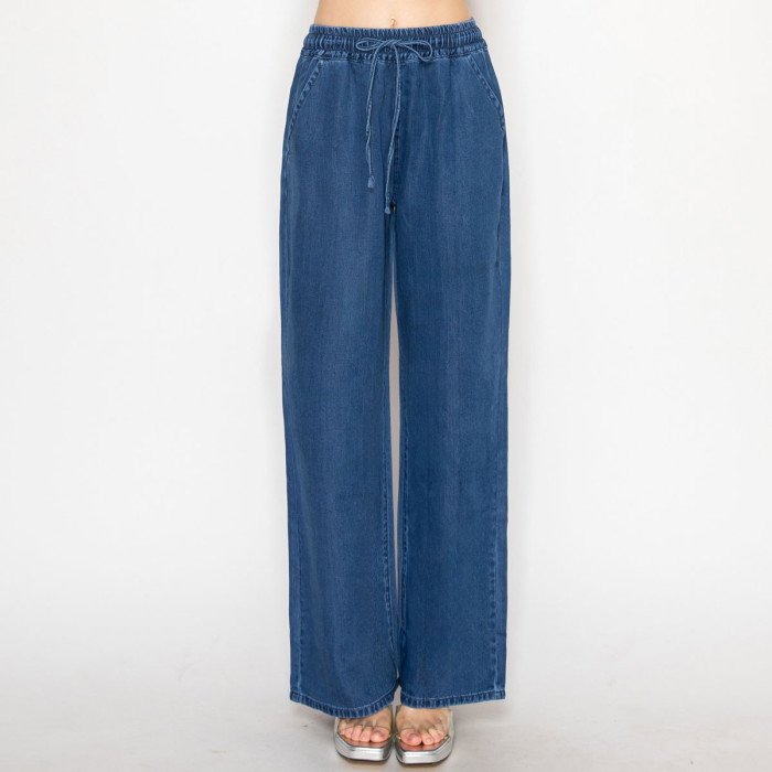 Pantalón de mezclilla con resorte y moño en color azul medio