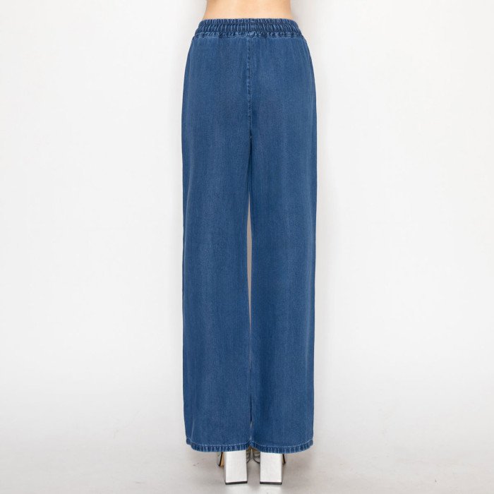 Pantalón de mezclilla con resorte y moño en color azul medio