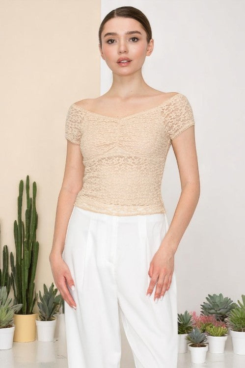 Blusa Beige de Encaje con Hombros Descubiertos
