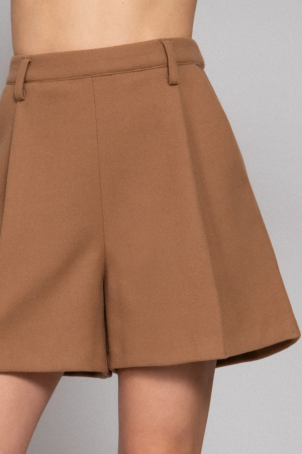 Short gris de lana con pinzas