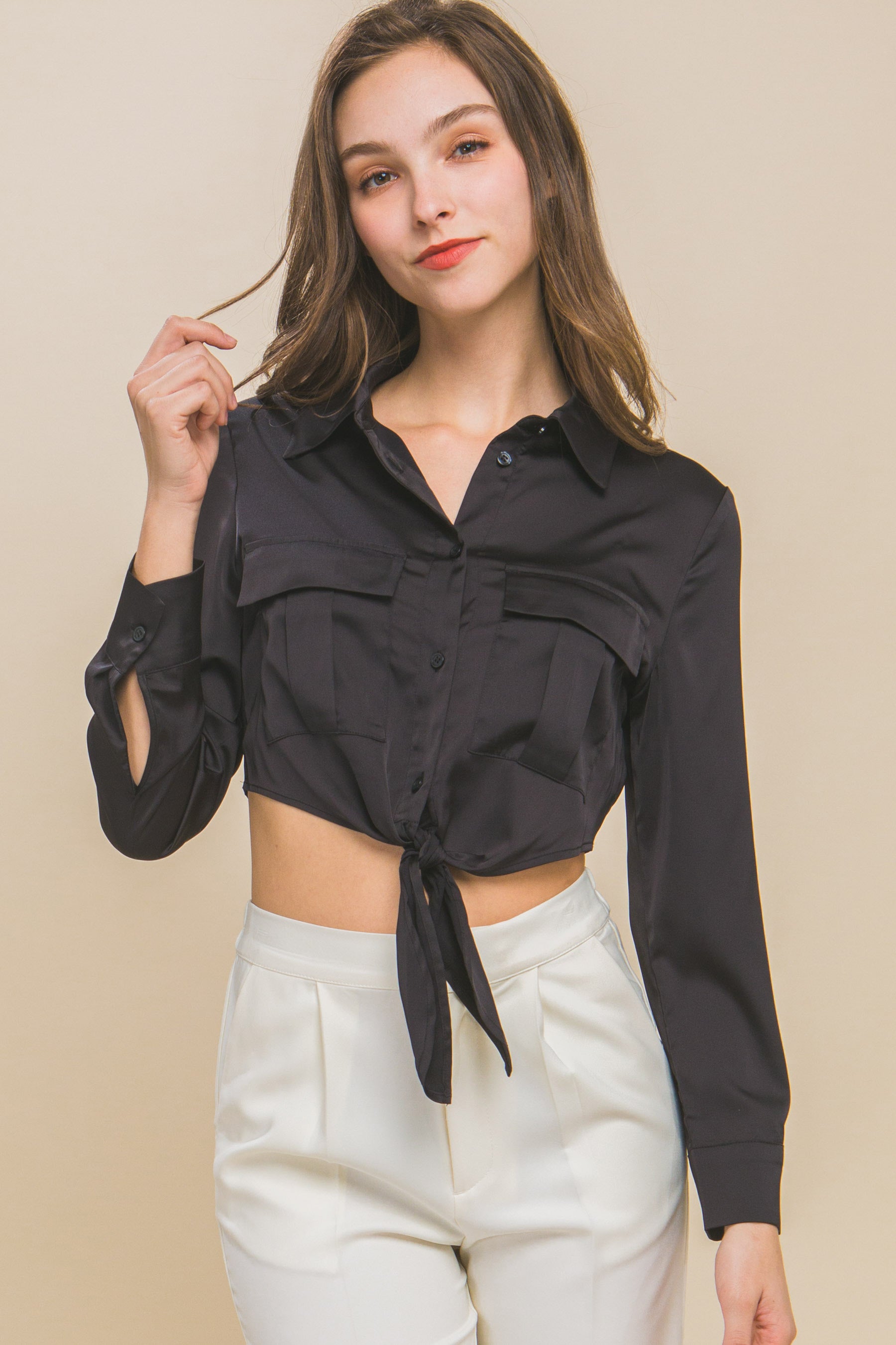 Blusa Satinada de Manga Larga con Nudo Frontal