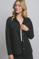 Sobrecamisa negra estilo minimalista