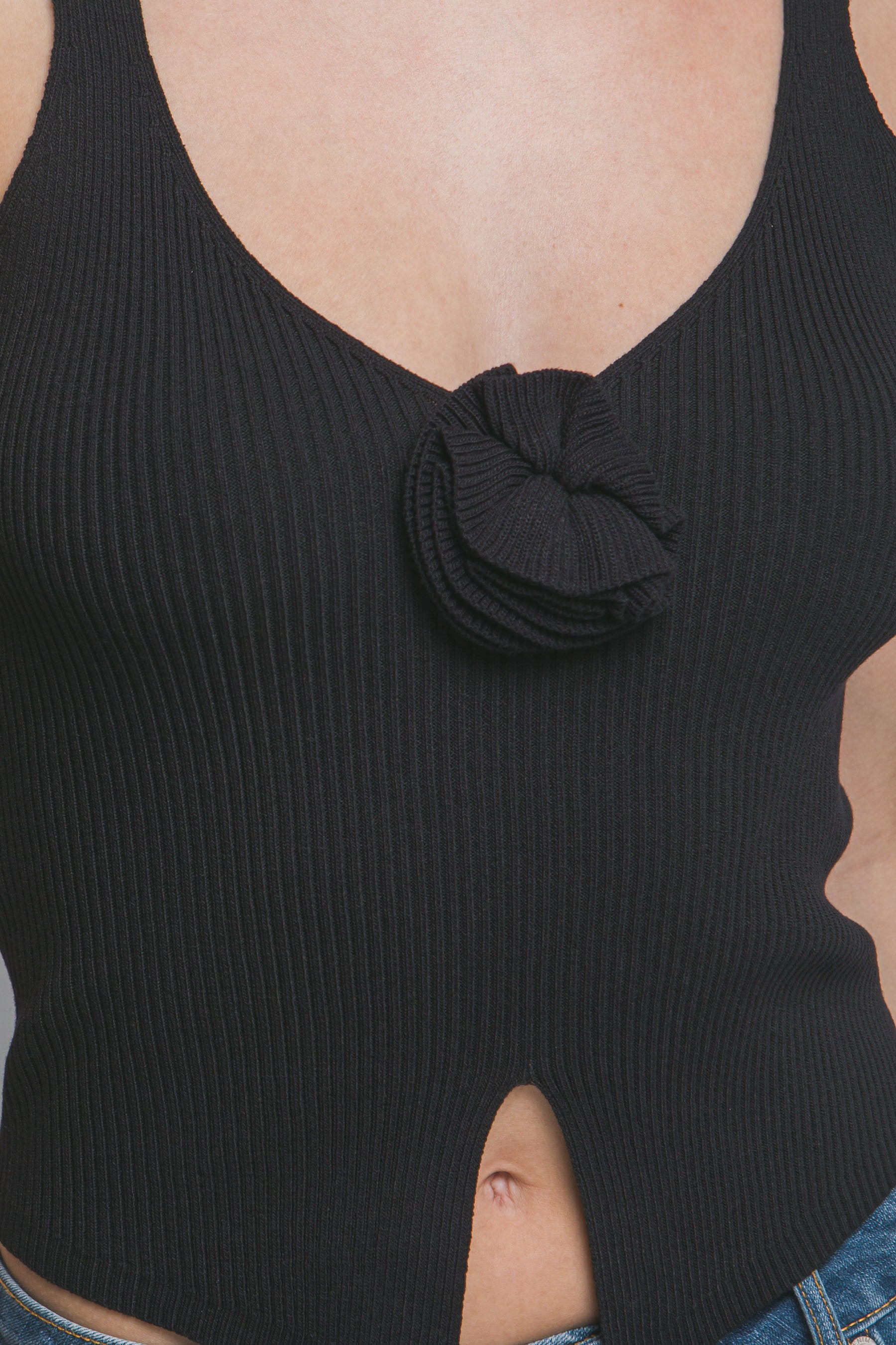 Top Tejido con Detalle de Flor