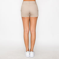 Short Comodo Con Botones Metalicos