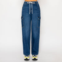 Pantalón cargo de mezclilla azul para mujer con cordón