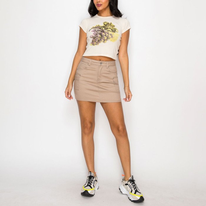Falda mini tipo cargo color khaki para mujer
