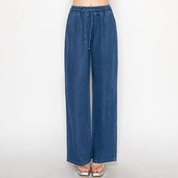 Pantalón de mezclilla con resorte y moño en color azul medio