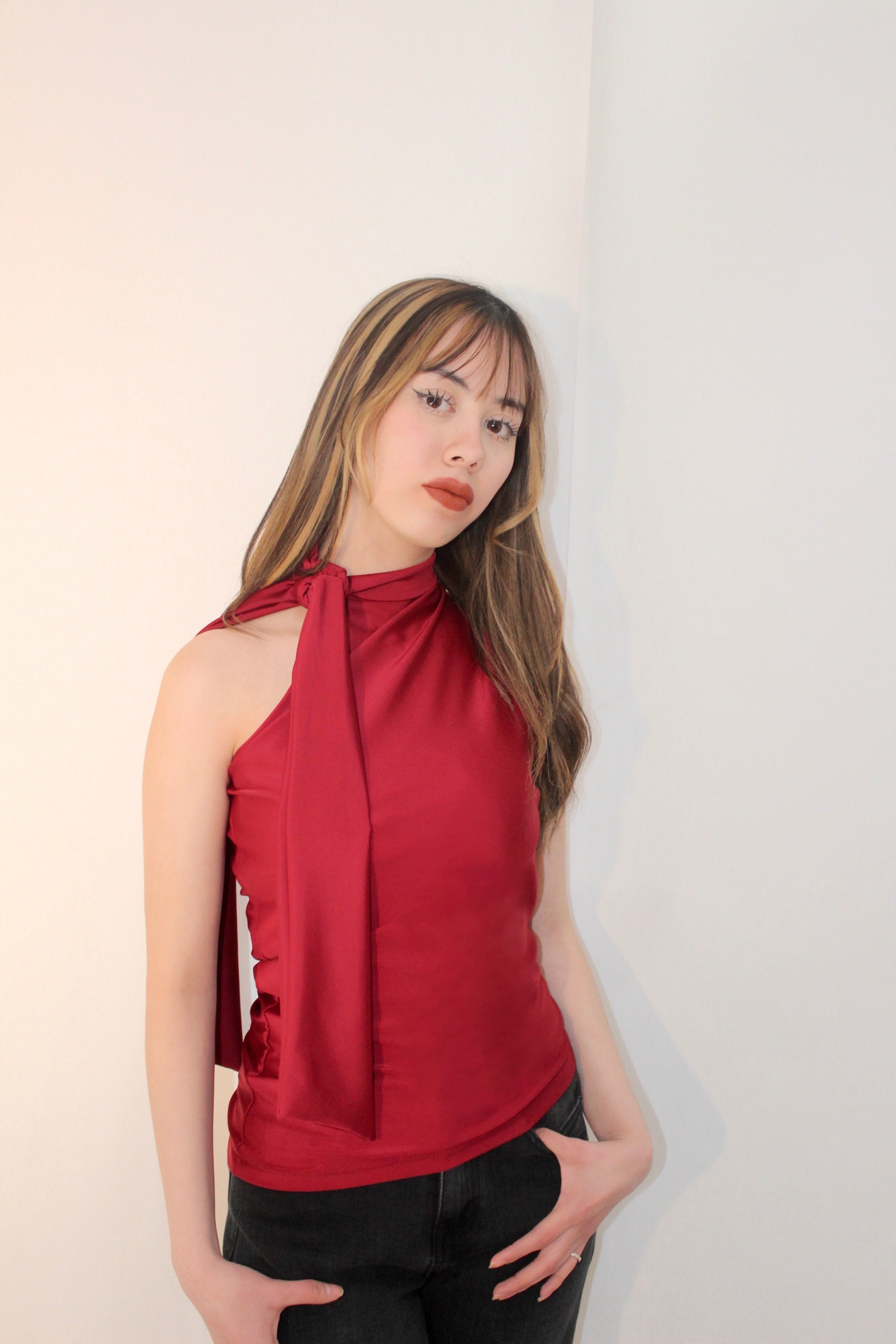 Blusa halter con lazo al cuello