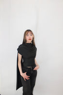 Blusa drapeada con capa