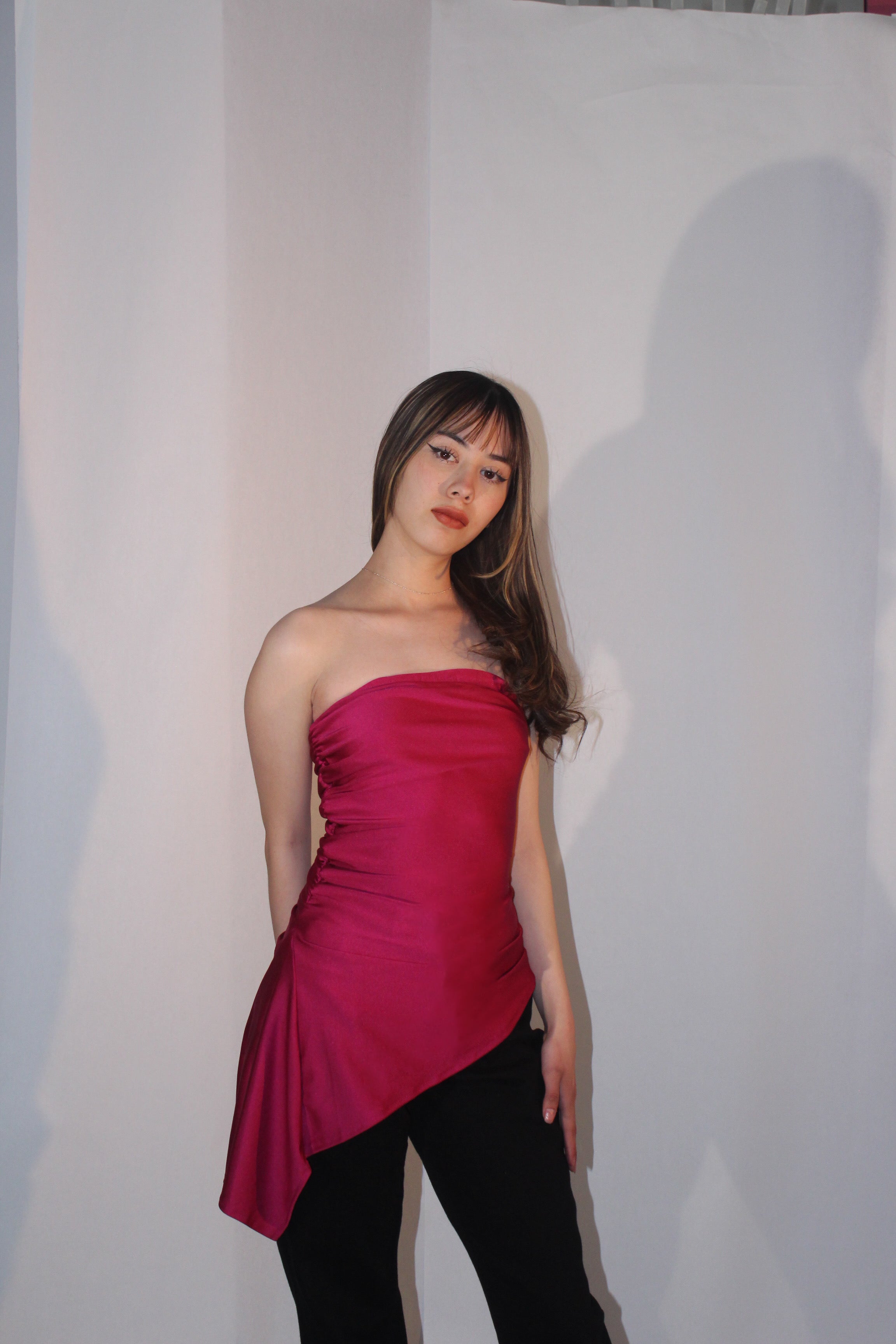 Blusa strapless asimétrica