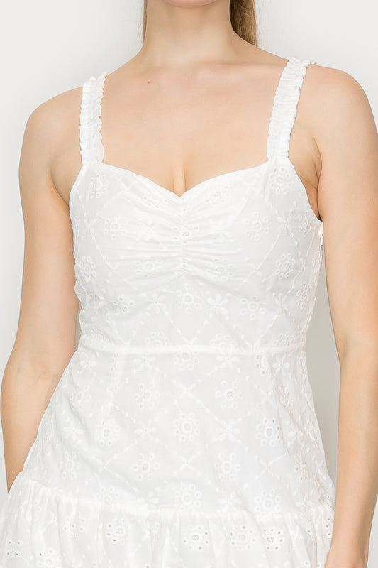 Vestido Rosa con Diseño Romántico