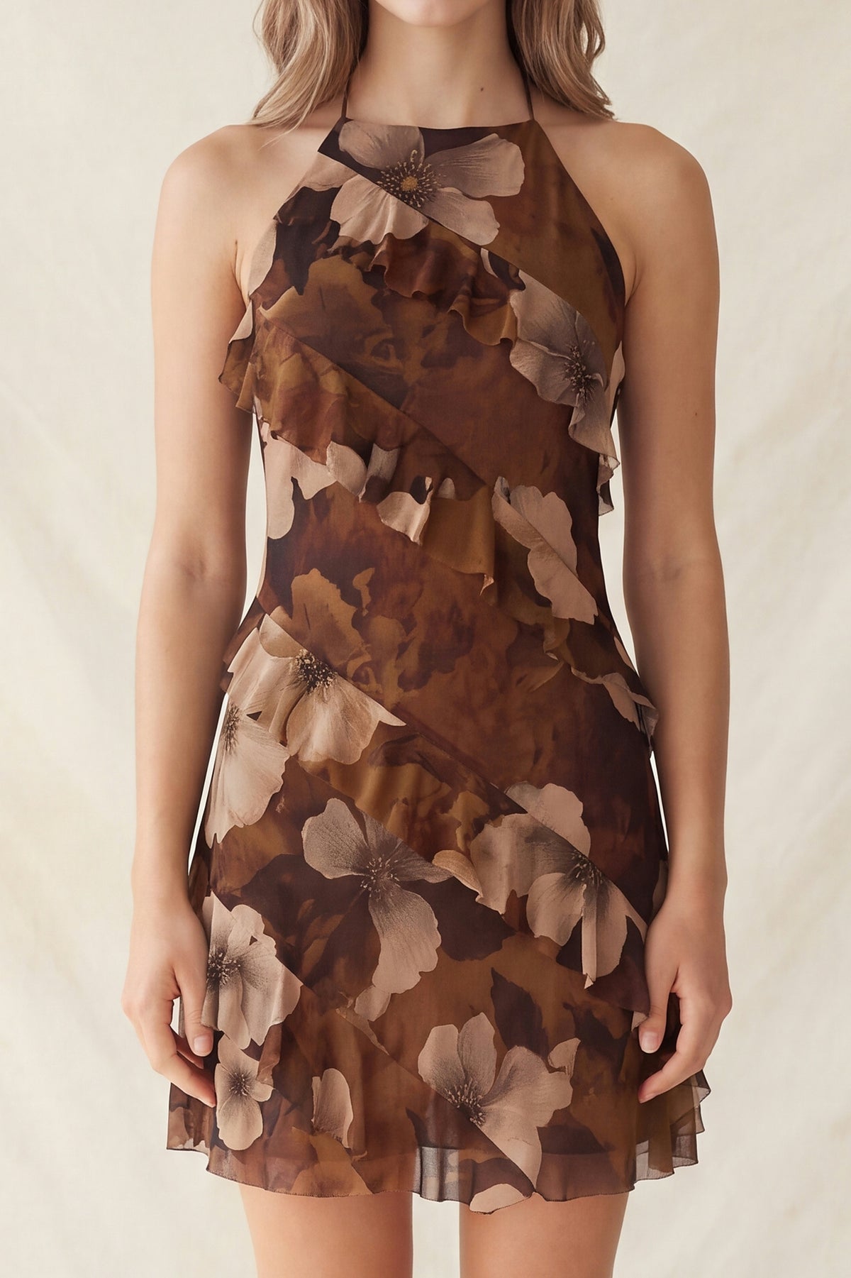 Vestido halter floral con olanes