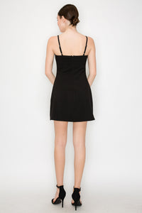 Vestido corto con tirantes y lazo decorativo