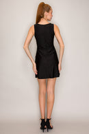 Vestido cuello caído con tirante de cadena