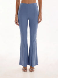 Pantalón acampanado con costuras frontales