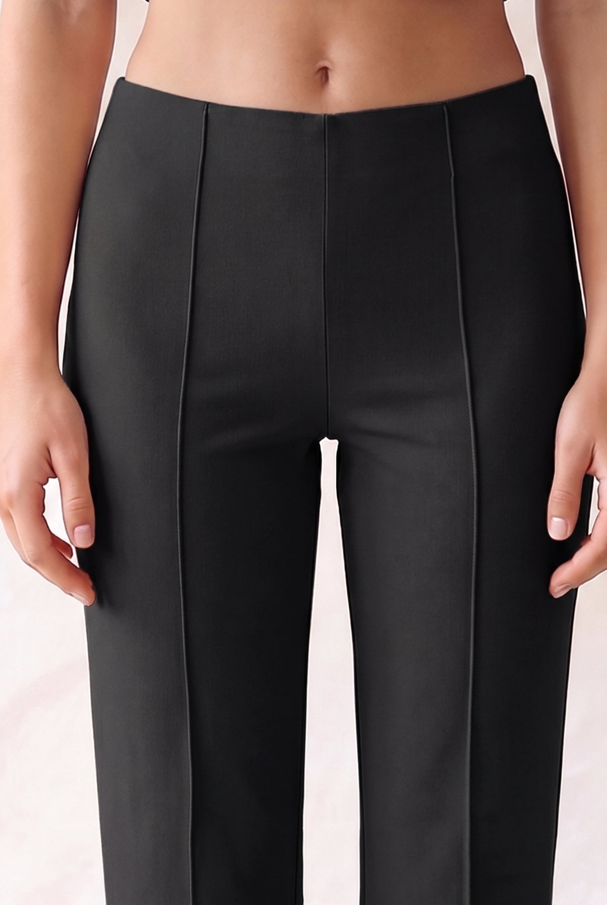 Pantalón acampanado con costura frontal