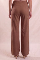 Pantalón acampanado con costura frontal