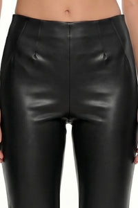 Pantalón acampanado de piel sintética