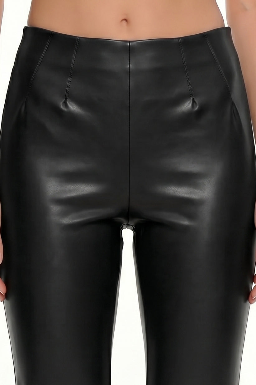 Pantalón acampanado de piel sintética