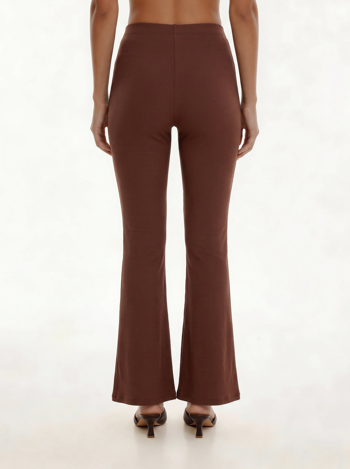 Pantalón acanalado de corte campana