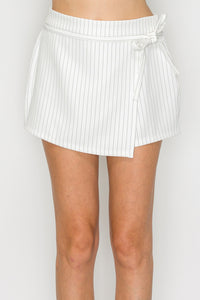 Falda short a rayas con lazo
