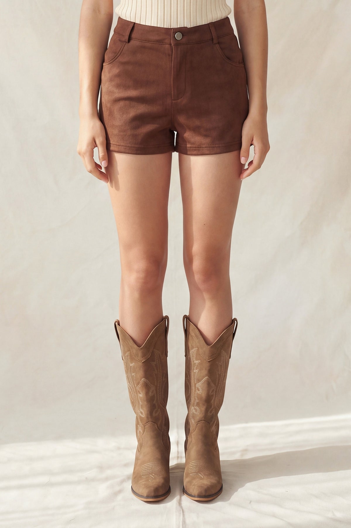 Short de gamuza con bolsillos