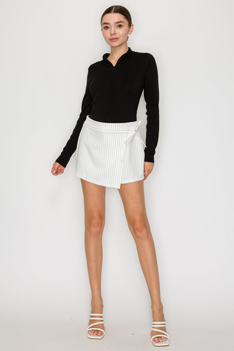 Blusa cuello alto con cierre frontal