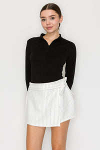 Blusa cuello alto con cierre frontal