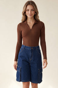 Blusa cuello alto con cierre frontal