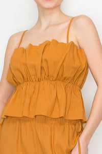 Blusa de tirantes con diseño fruncido y volantes