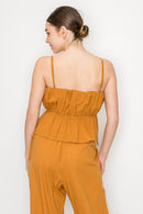 Blusa de tirantes con diseño fruncido y volantes