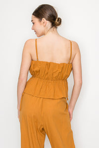 Blusa de tirantes con diseño fruncido y volantes