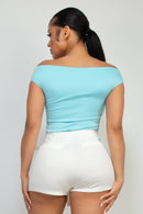 Blusa ajustada de manga corta con escote en off-shoulder
