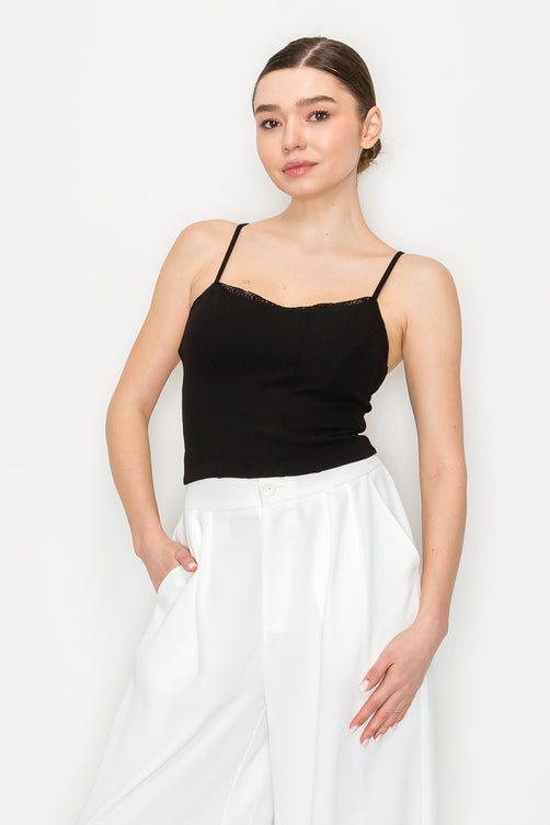 Blusa de Tirantes con Detalles Estructurados y Escote