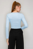 Blusa henley acanalada con botones