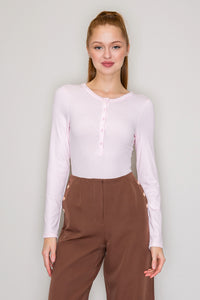 Blusa henley acanalada con botones