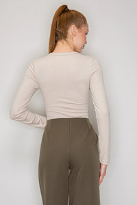 Blusa henley acanalada con botones
