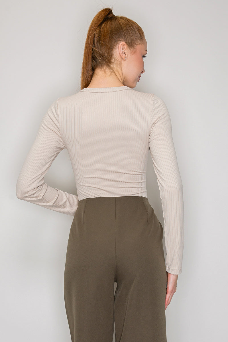 Blusa henley acanalada con botones