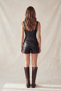 Corset de piel sintética con tirantes anchos