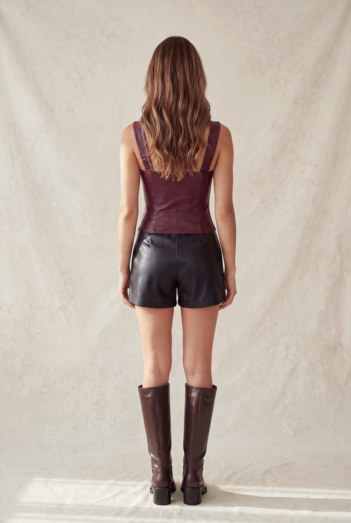 Corset de piel sintética con tirantes anchos