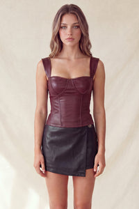 Corset de piel sintética con tirantes anchos