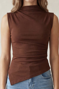 Blusa asimétrica cuello alto drapeada