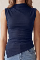 Blusa asimétrica cuello alto drapeada