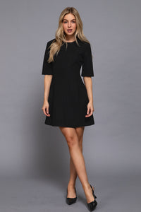 Vestido negro entallado manga 3/4
