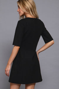 Vestido negro entallado manga 3/4