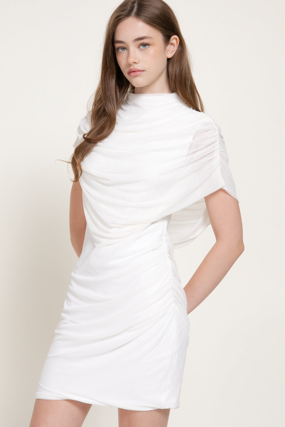 Vestido drapeado cuello alto