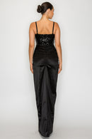 Vestido largo satinado negro con lentejuelas