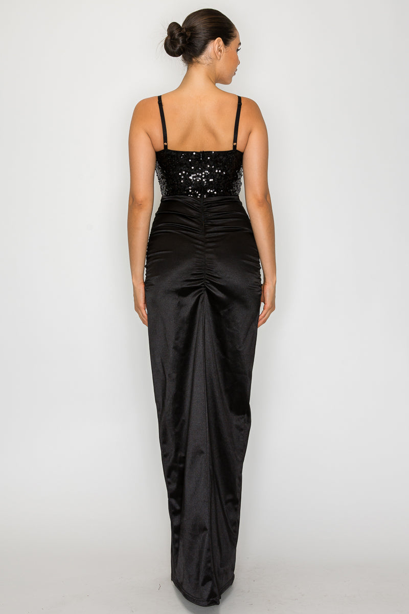 Vestido largo satinado negro con lentejuelas